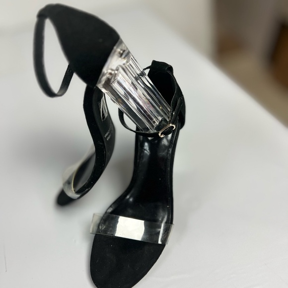 Black high heels - Picture 1 of 2